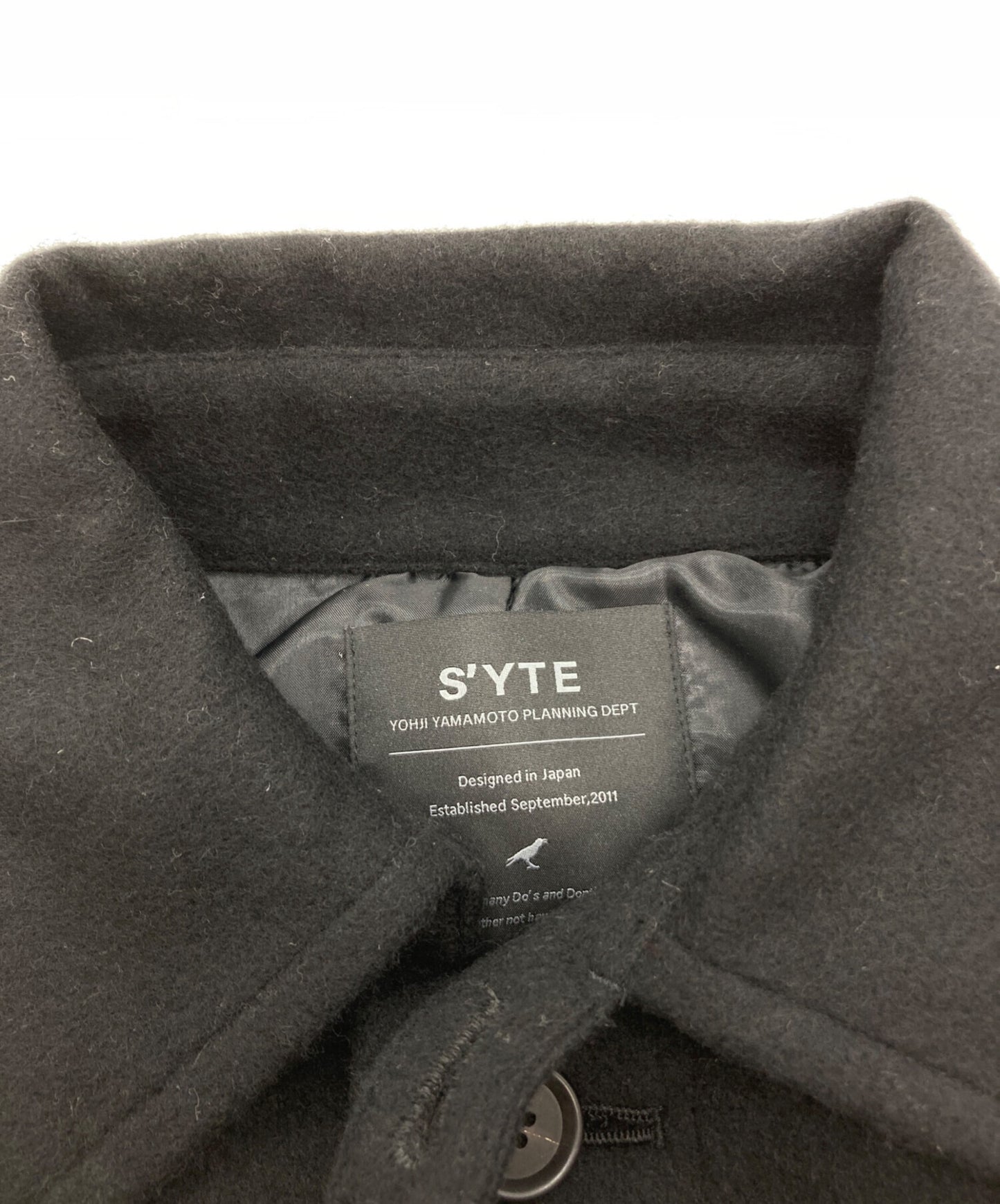 [Pre-owned] s'yte T.W. gabardine stainless-steel collar waist tie and wing logo coat UV-C31-107-2
