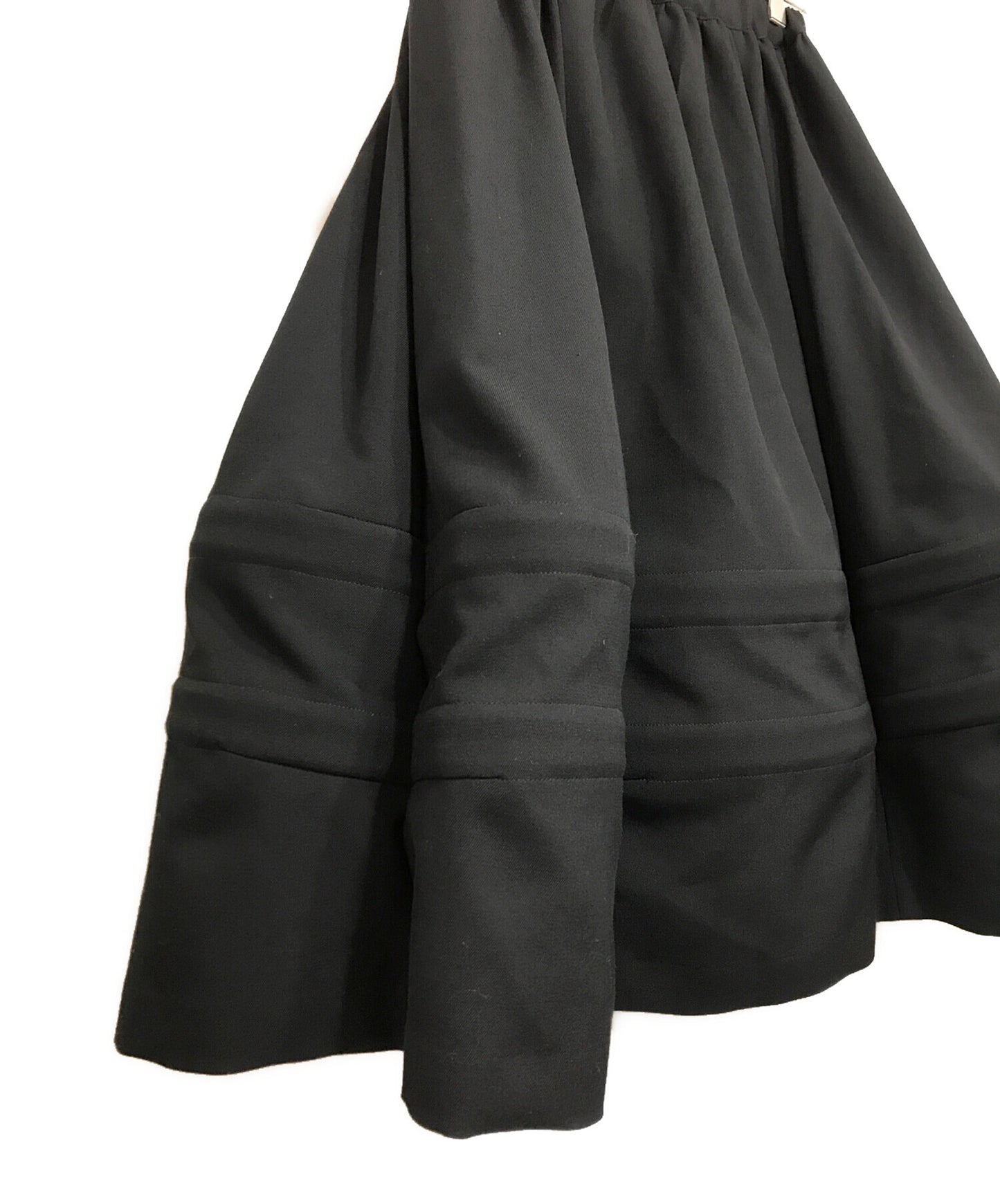 [Pre-owned] COMME des GARCONS COMME des GARCONS Three-dimensional design skirt with wire RL-S014 AD2023