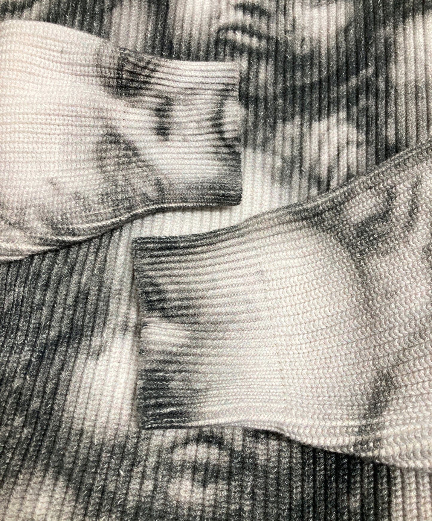 [Pre-owned] SUPREME H.R. Giger Sweater