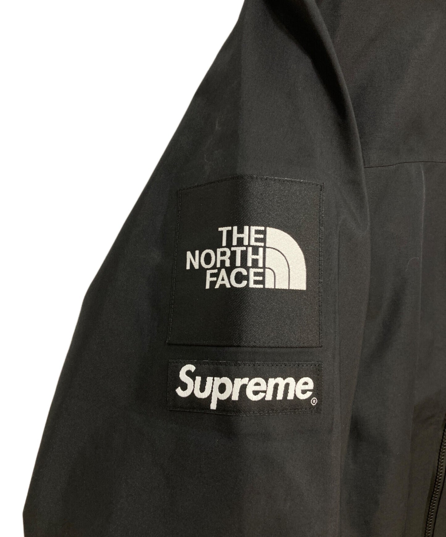 [Pre-owned] SUPREME Split Taped Seam Shell Jacket "Black" NP02401I