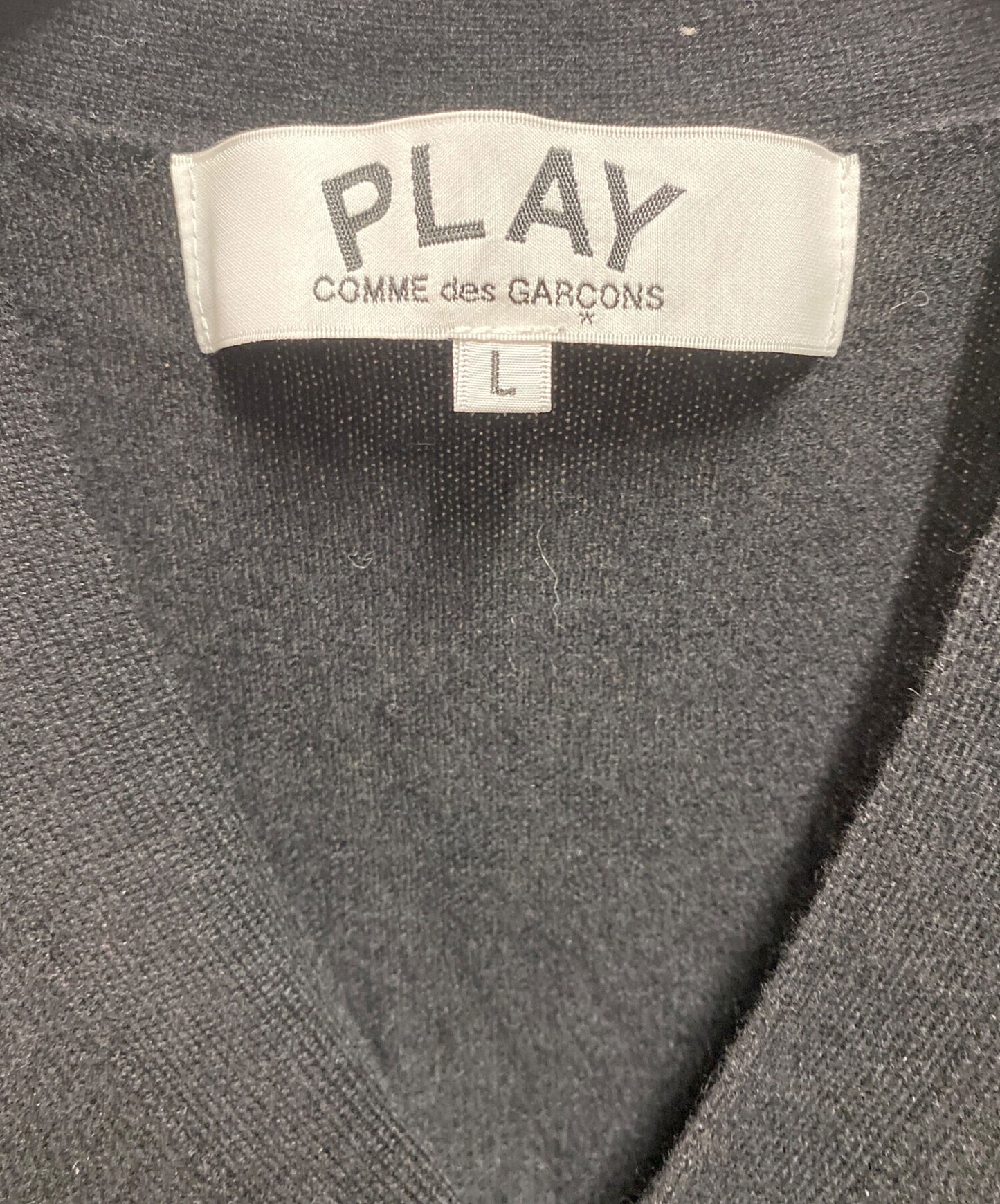 [Pre-owned] PLAY COMME des GARCONS Heart Logo V-Neck Cardigan AX-N024