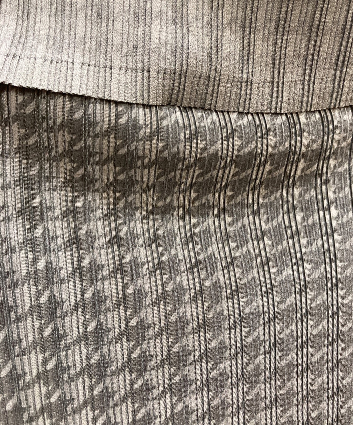 [Pre-owned] PLEATS PLEASE Pleated turtleneck cut and sewn PP33-FK383