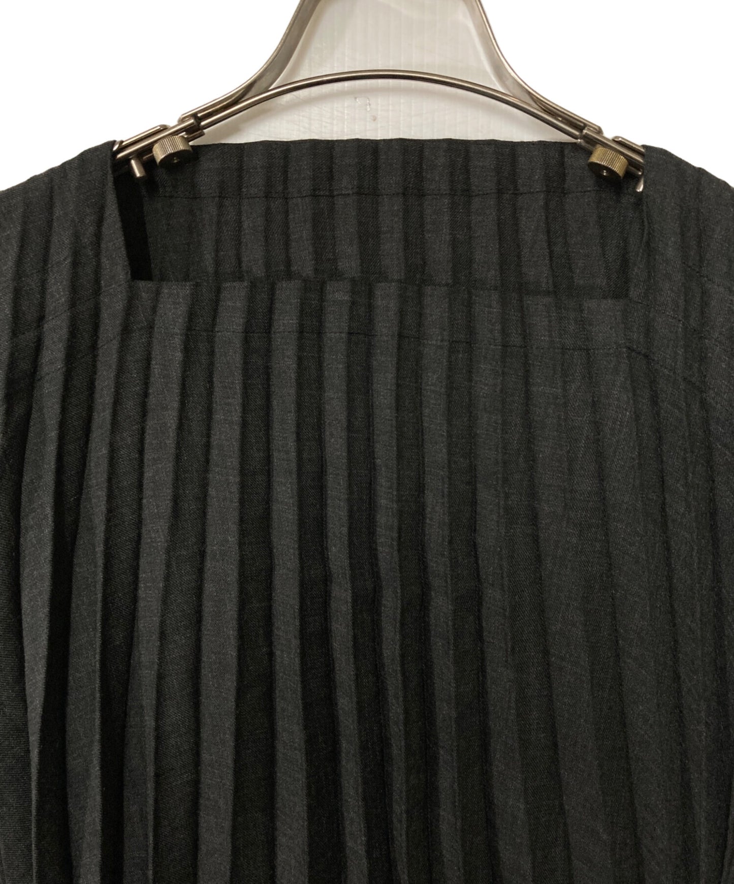 [Pre-owned] me ISSEY MIYAKE Square neck pleated dress me ISSEY MIYAKE me ISSEY MIYAKE MI83FH742 dark gray MI83FH742