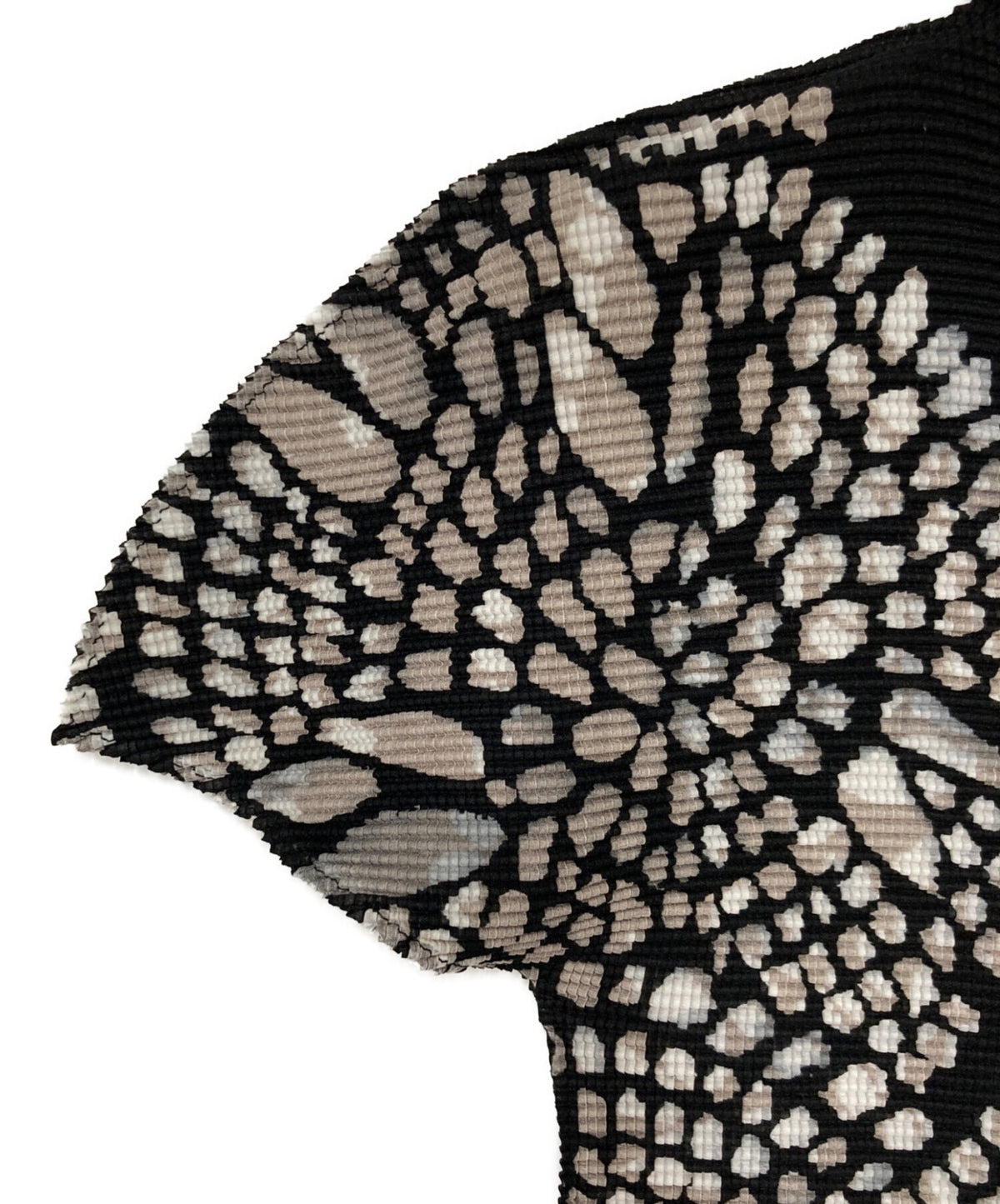 [Pre-owned] me ISSEY MIYAKE All-Over Print Pleated T-Shirt MI41FK525 MI41FK525