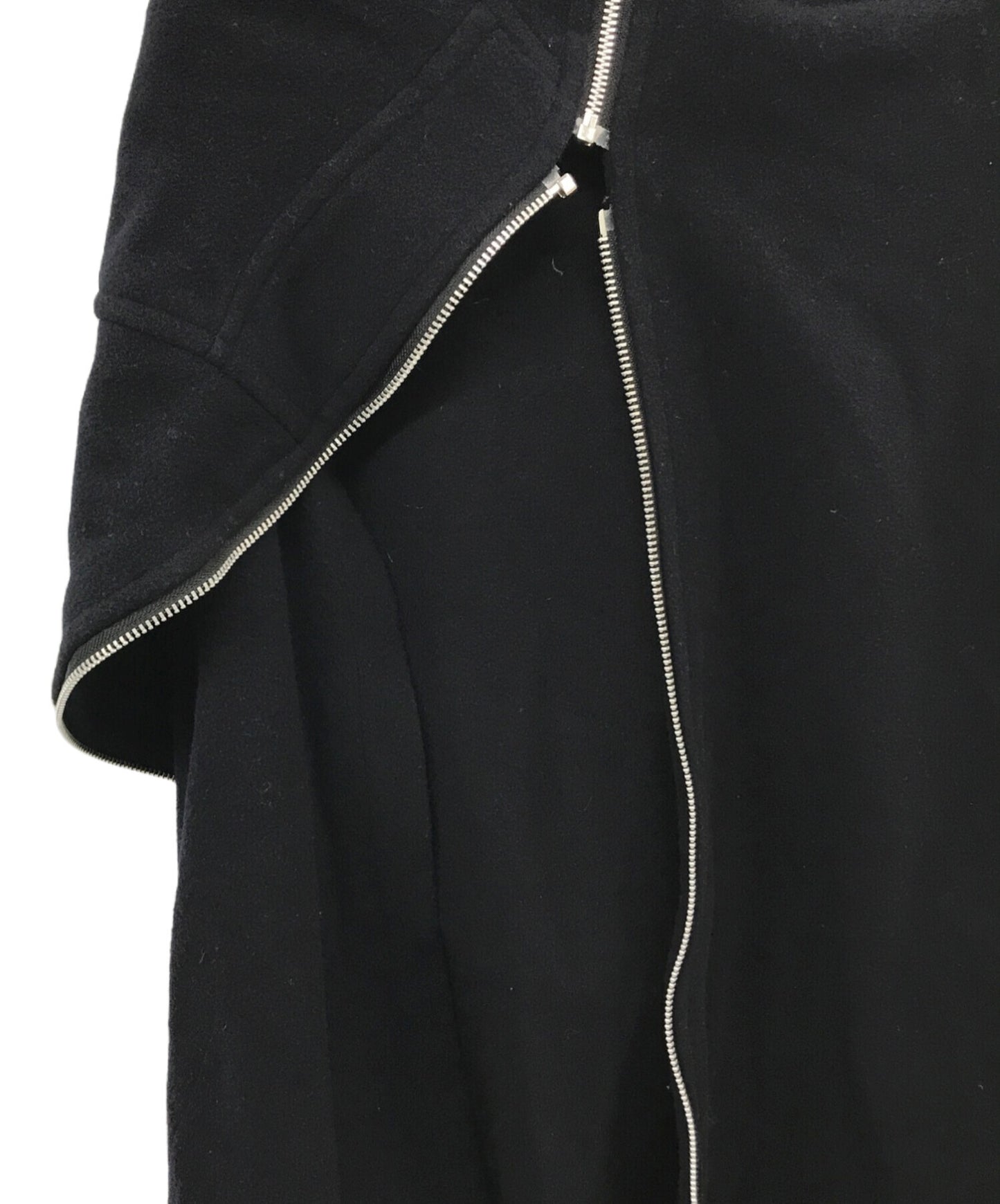 [Pre-owned] COMME des GARCONS Twist shaped zip poncho GH-J102