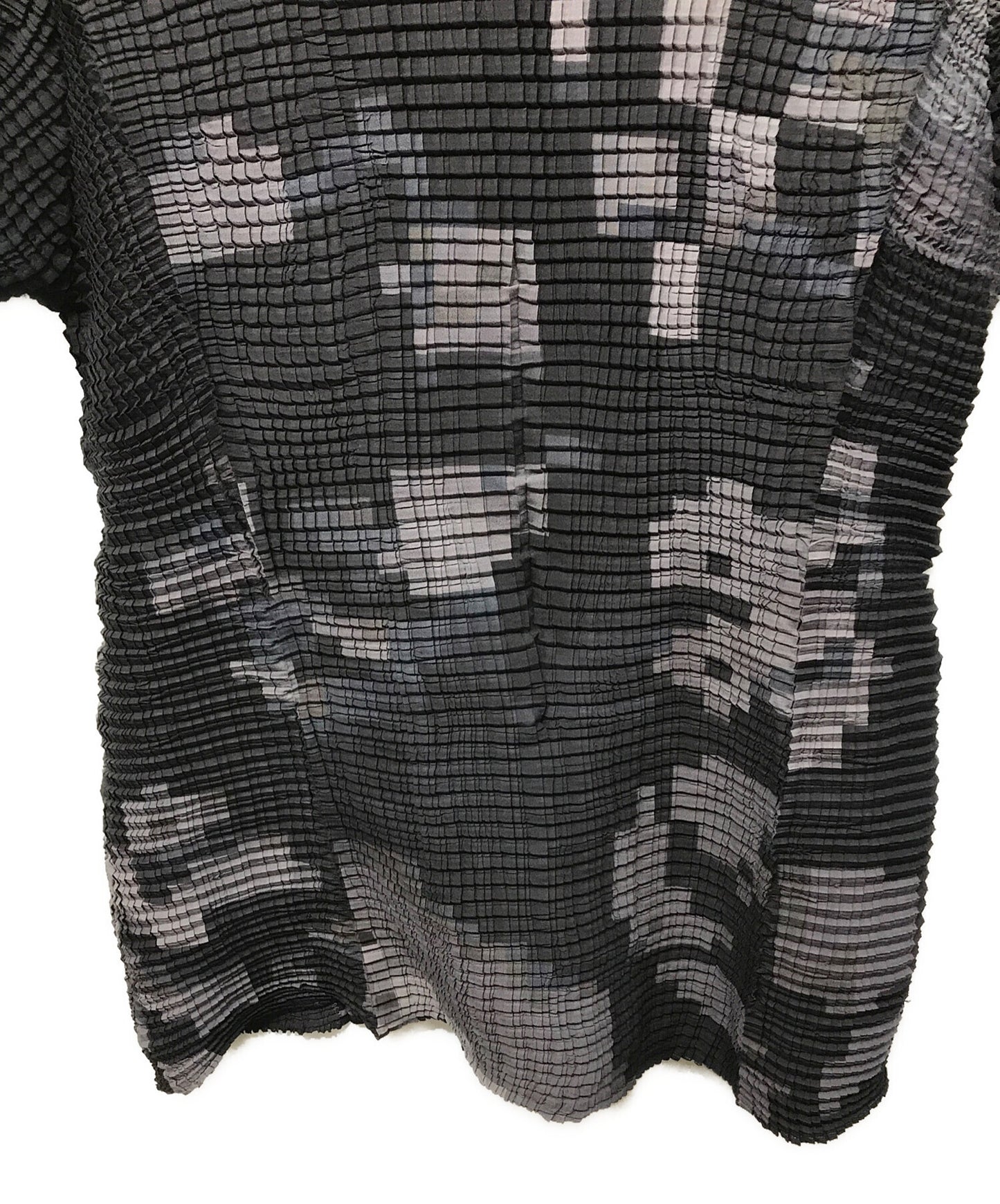 [Pre-owned] ISSEY MIYAKE Stretch Pleats Box Dot Graphic T-Shirt IM11FJ212