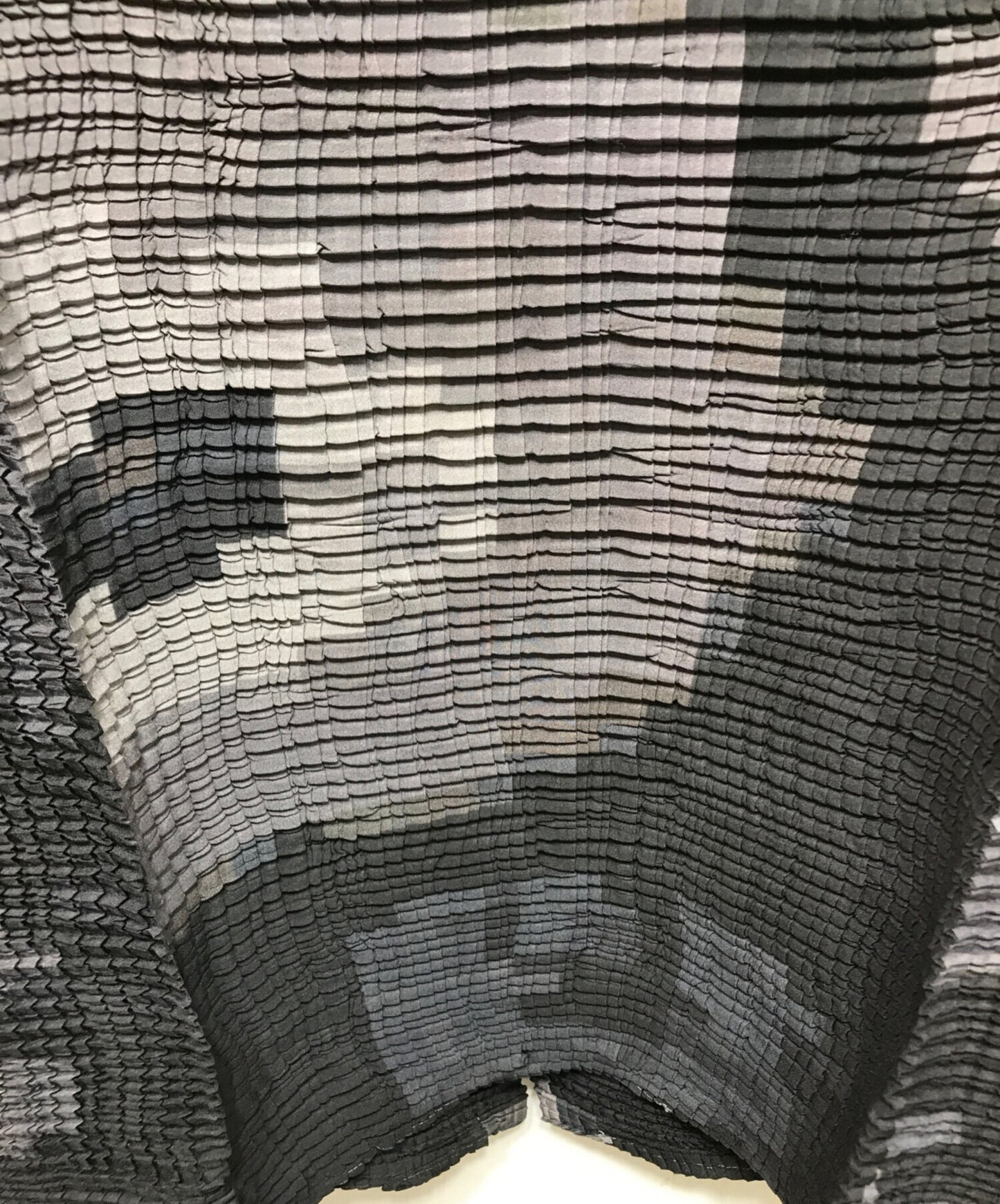 [Pre-owned] ISSEY MIYAKE Stretch Pleats Box Dot Graphic Shirt IM11FJ213