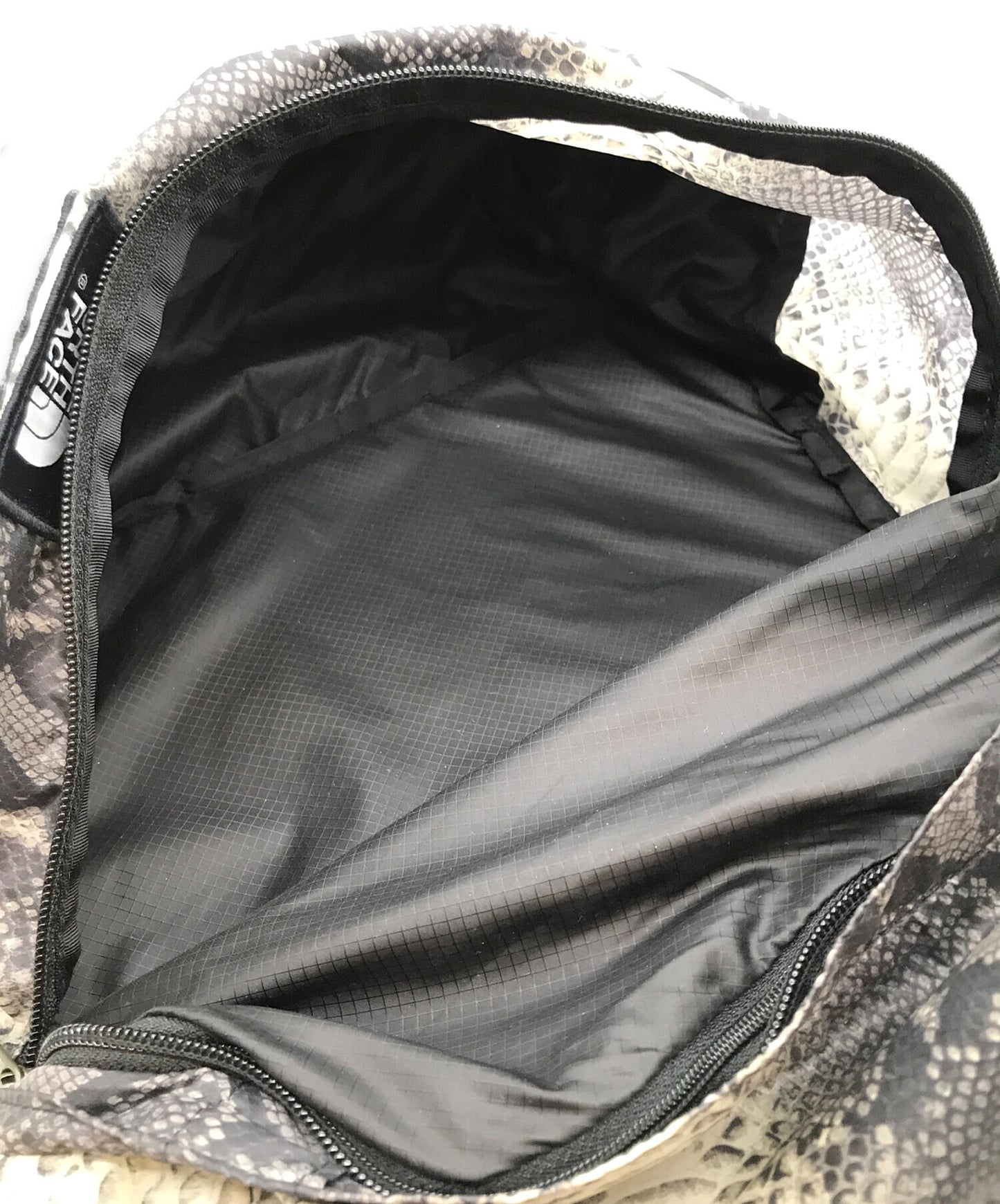 [Pre-owned] SUPREME Snakeskin Lightweight Day BackPack NF0A3KVJ