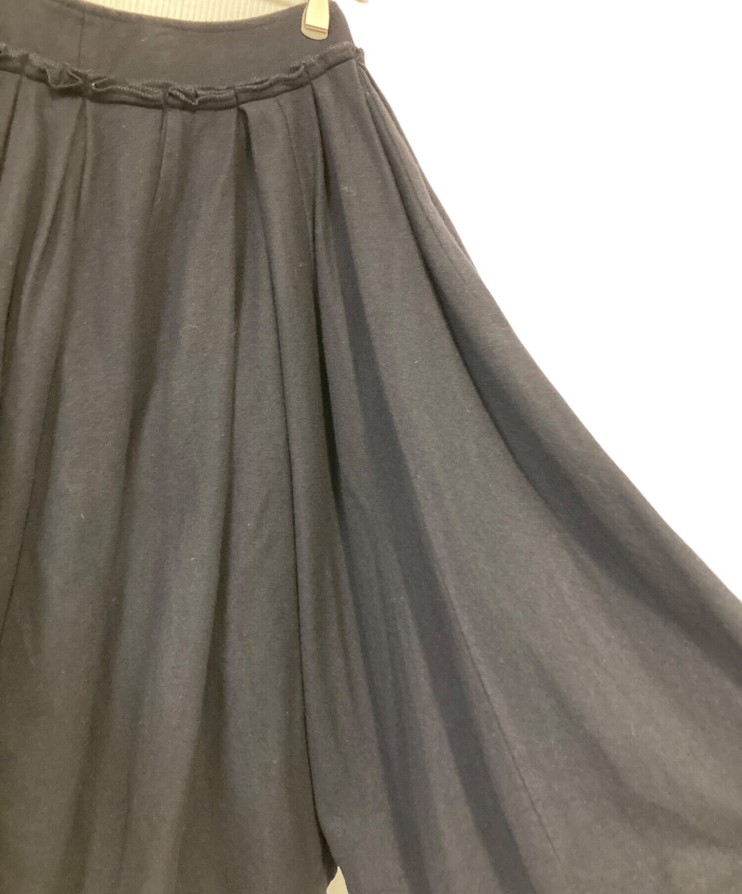 [Pre-owned] COMME des GARCONS Wool Tucked Flared Volume Skirt TR-S019