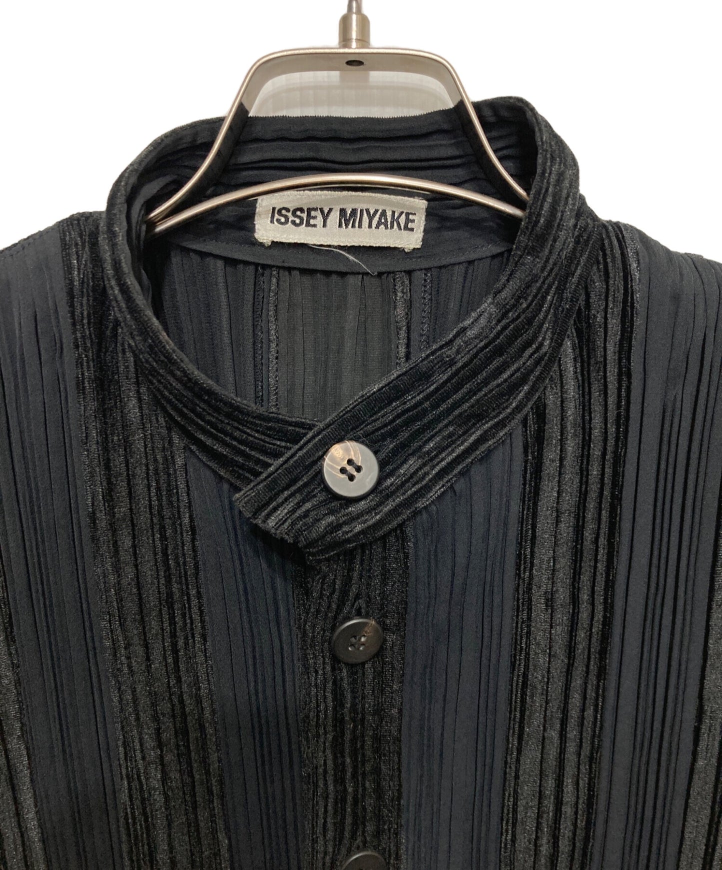 [Pre-owned] ISSEY MIYAKE Pleated and veloured gilets IM53-FE904