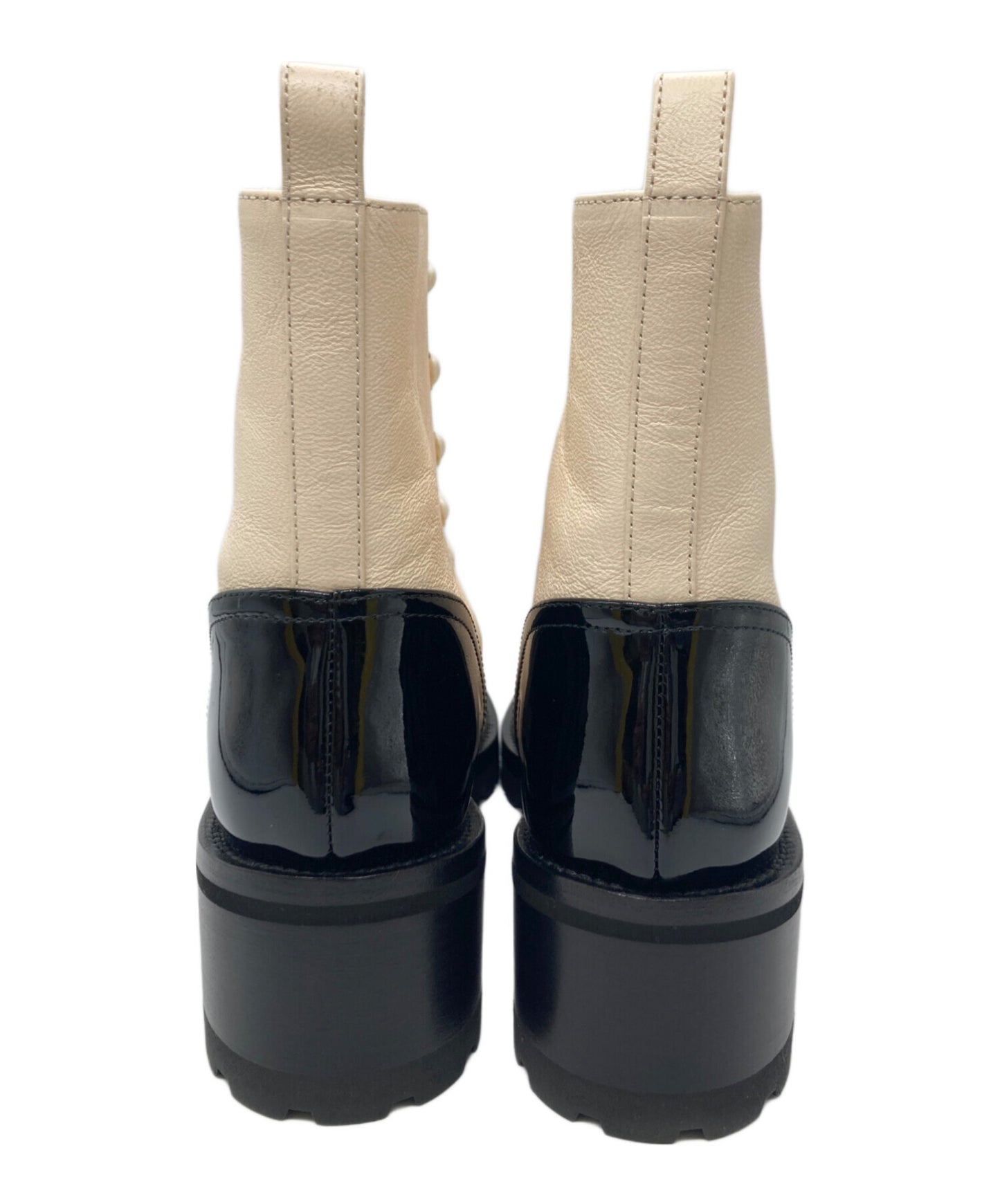 [Pre-owned] CHANEL Coco mark leather and patent short boots G45183