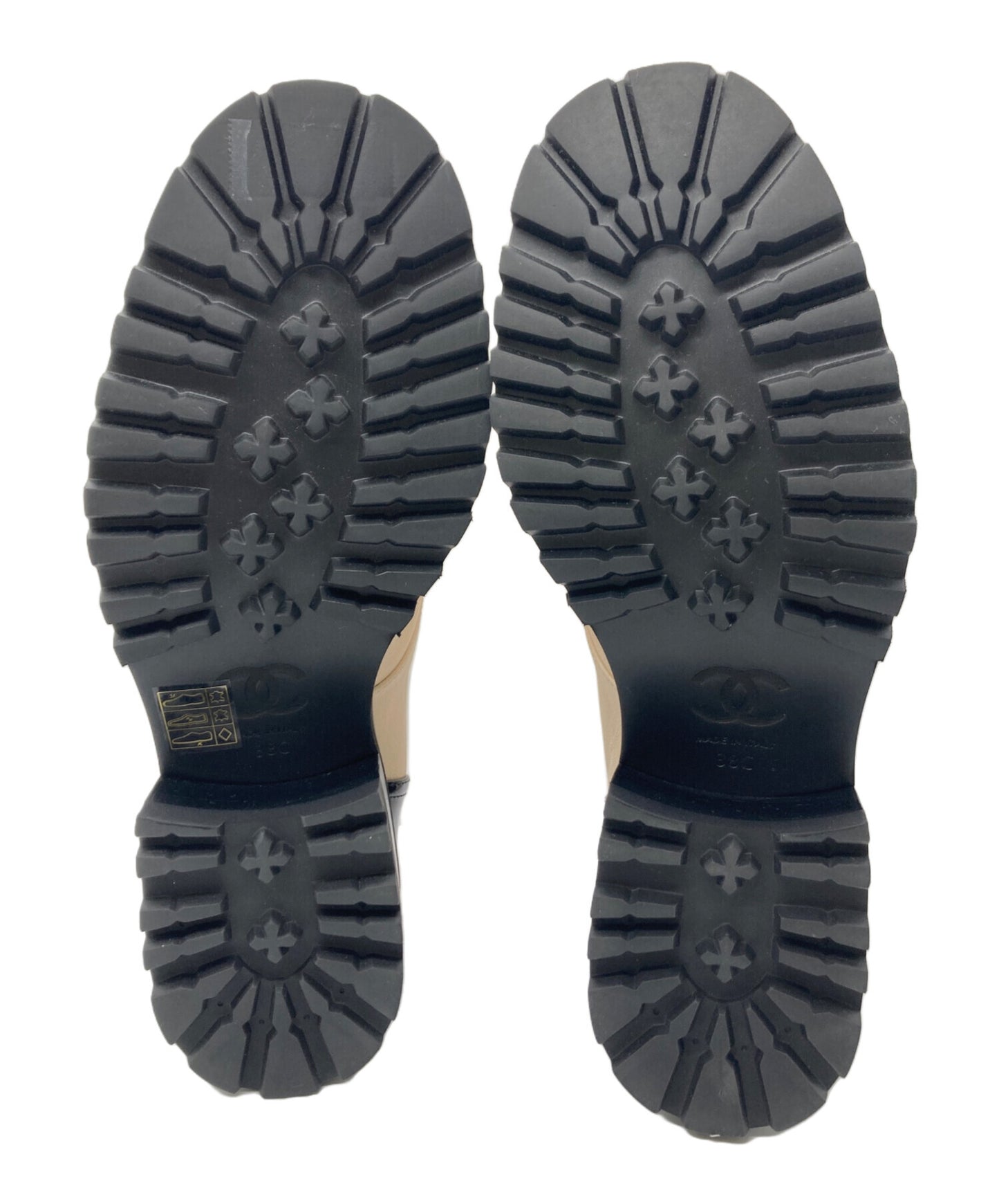 [Pre-owned] CHANEL Coco mark leather and patent short boots G45183