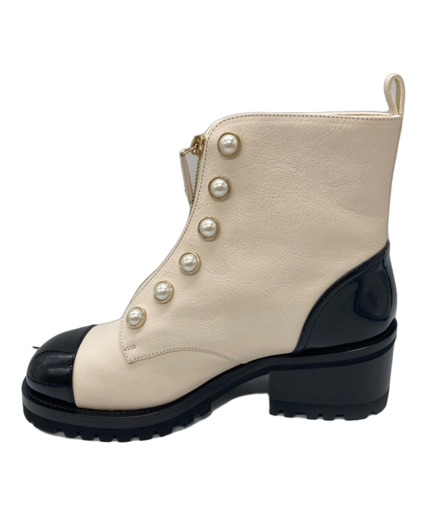 [Pre-owned] CHANEL Coco mark leather and patent short boots G45183