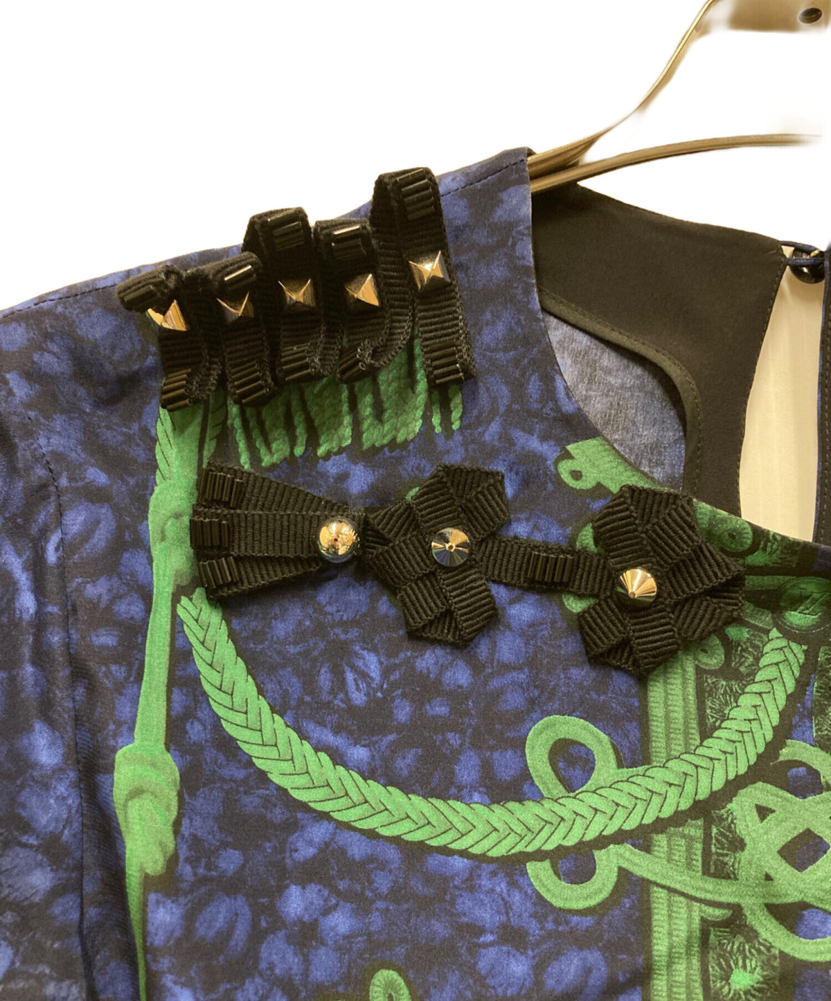 [Pre-owned] LOUIS VUITTON Napoleon-Print Silk Blouse with Studs RW122A F2BB06SB0