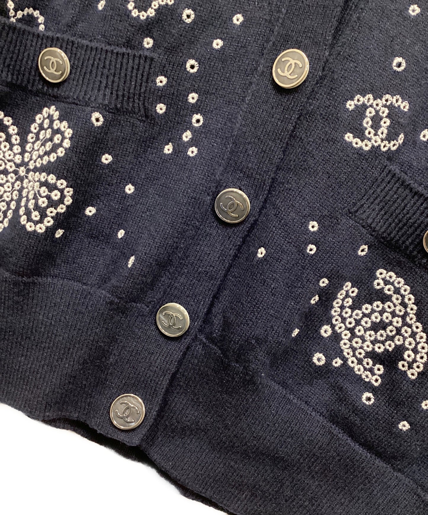 [Pre-owned] CHANEL Clover & Coco Mark Embroidered Knit Cardigan P74363K10710