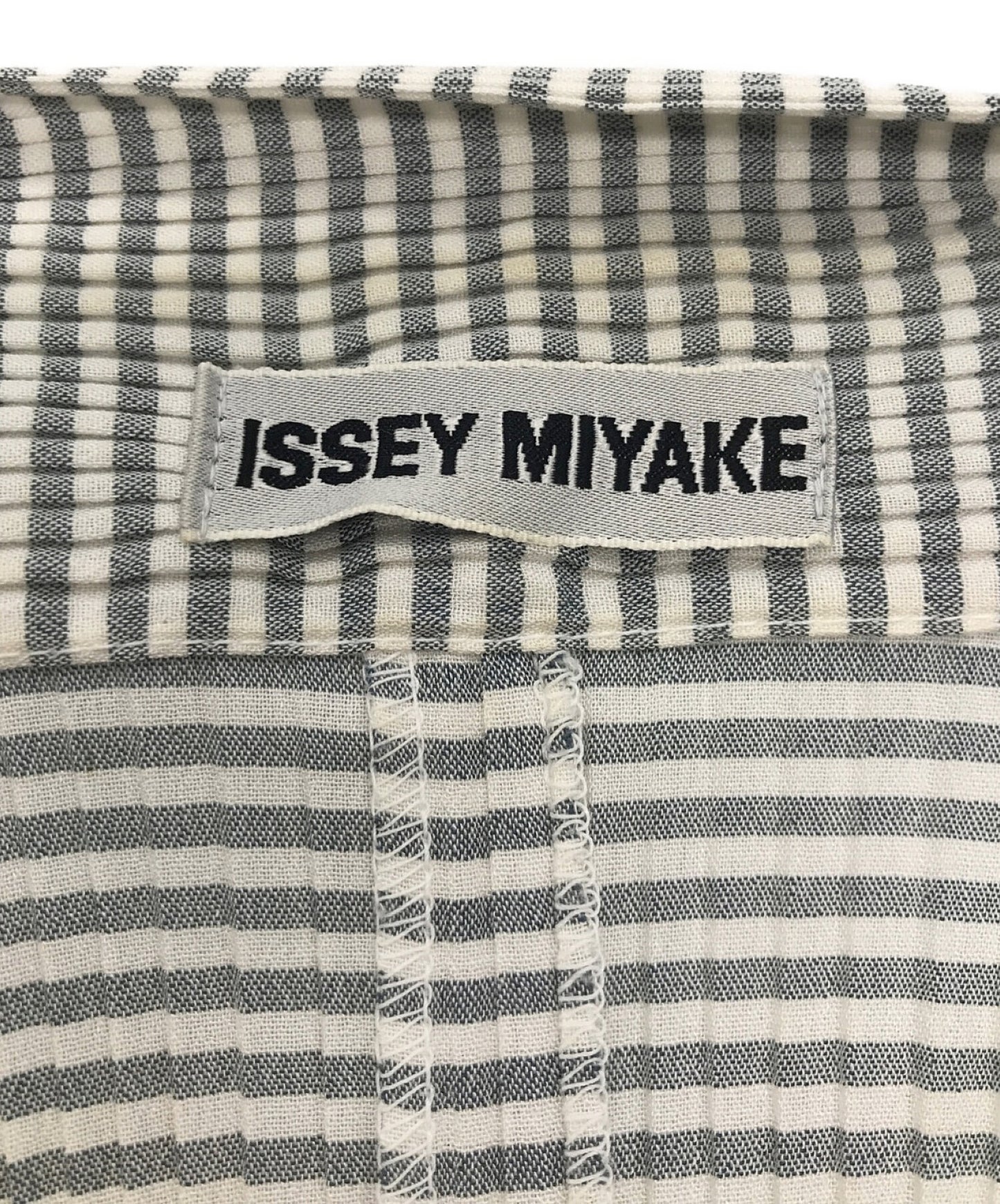 [Pre-owned] ISSEY MIYAKE Pleated Striped Blouse JG11200