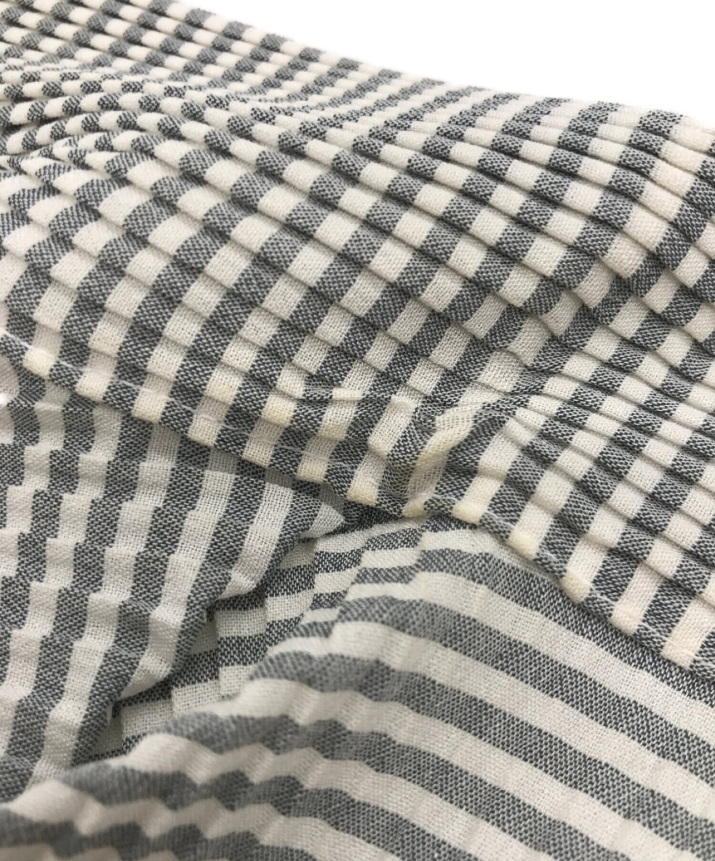 [Pre-owned] ISSEY MIYAKE Pleated Striped Blouse JG11200