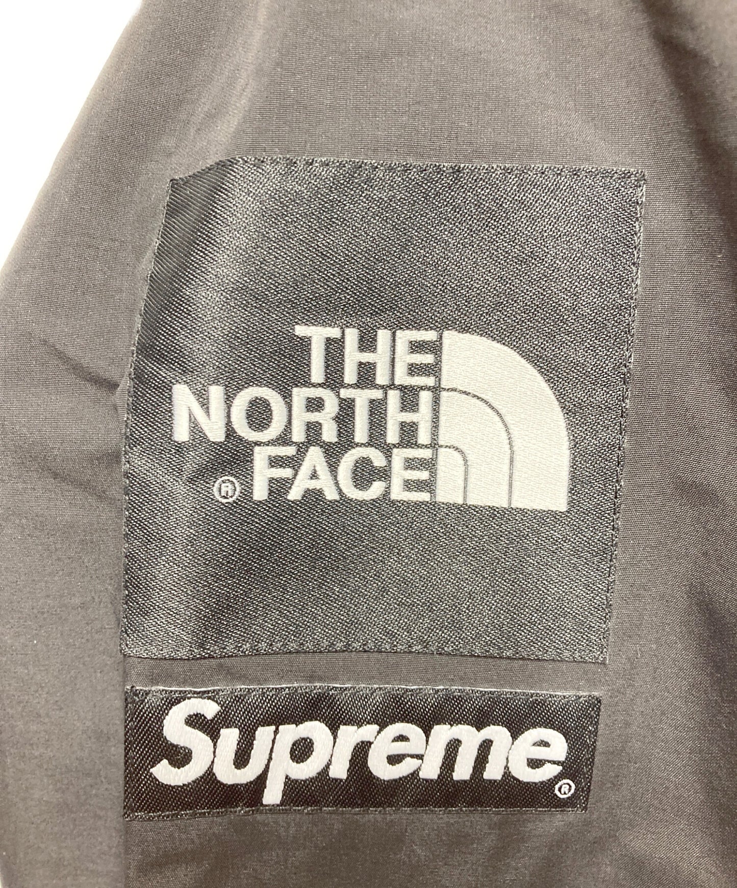 [Pre-owned] SUPREME Mountain Light Jacket NF0A2SZ2