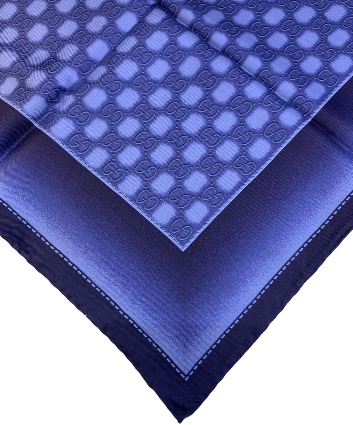 [Pre-owned] GUCCI Large silk scarf with gradient hardware pattern 268649
