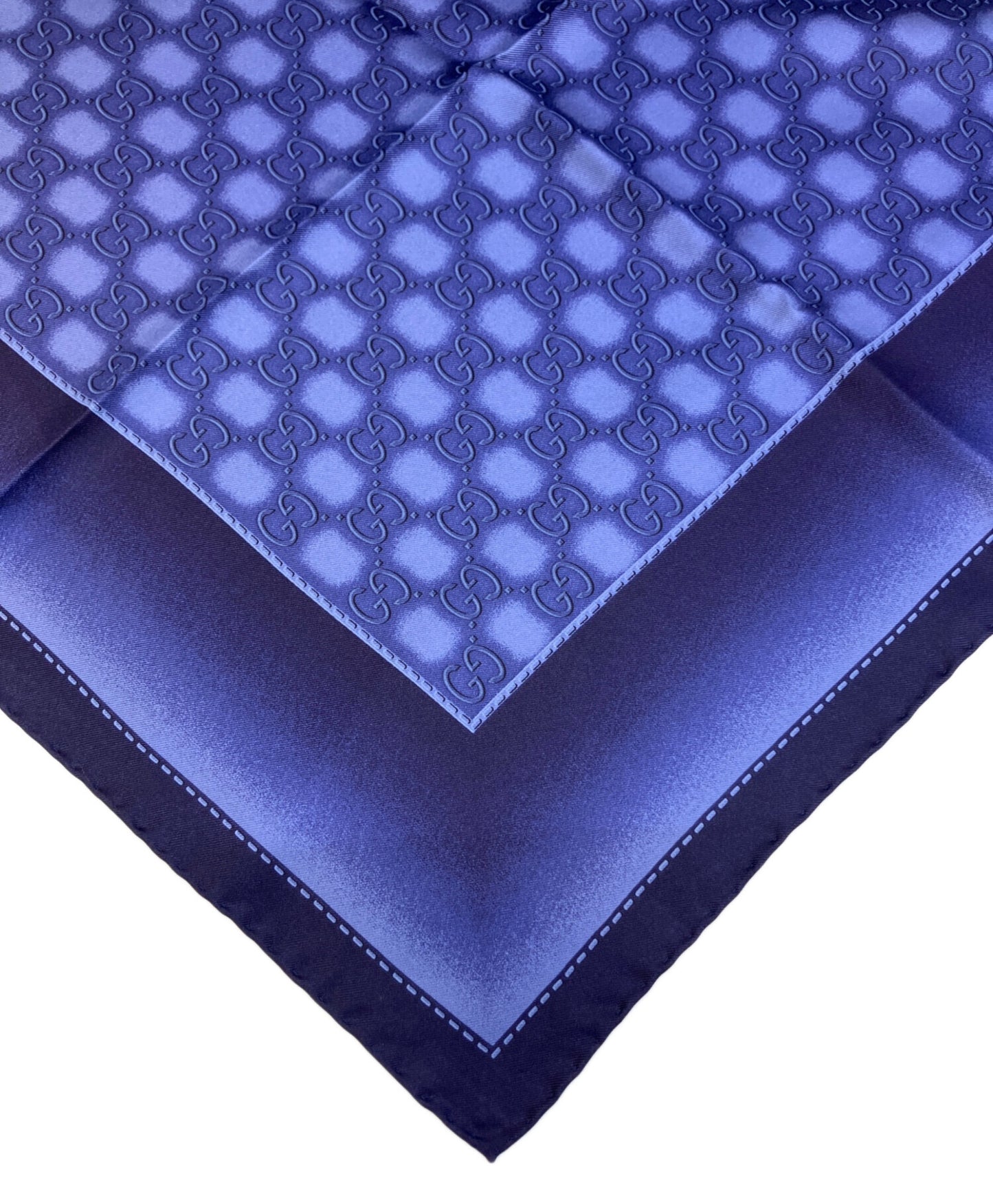 [Pre-owned] GUCCI Large silk scarf with gradient hardware pattern 268649