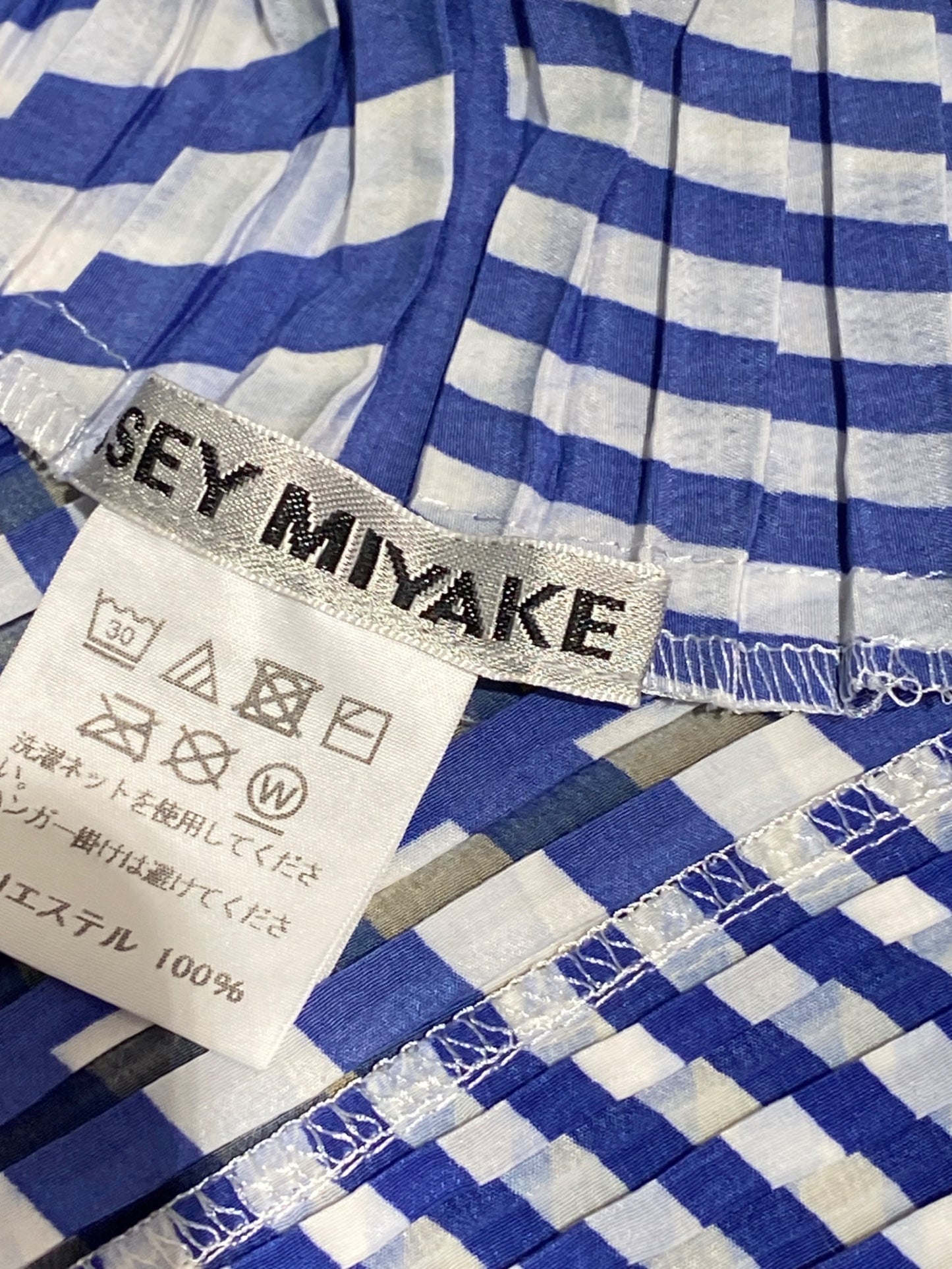 [Pre-owned] ISSEY MIYAKE Geometric sleeveless pleated blouse IM72FJ604