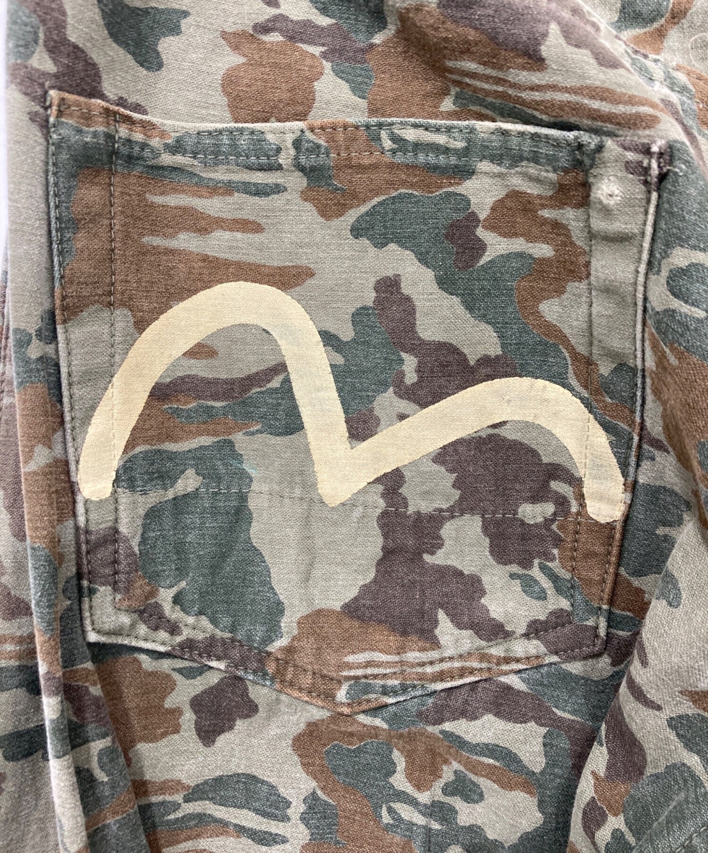 [Pre-owned] EVISU Seagull Paint Camouflage Pattern Pants 2536