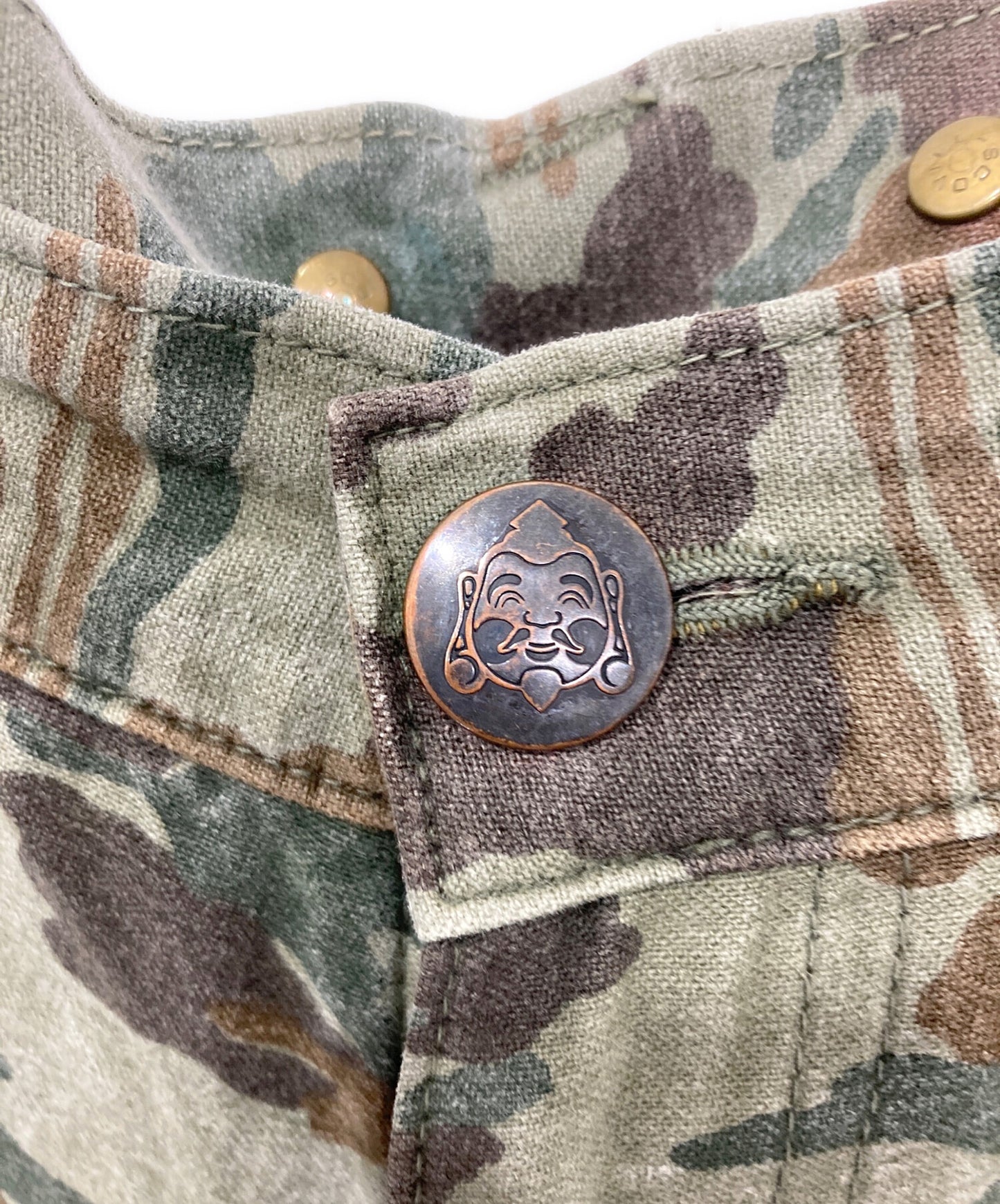 [Pre-owned] EVISU Seagull Paint Camouflage Pattern Pants 2536