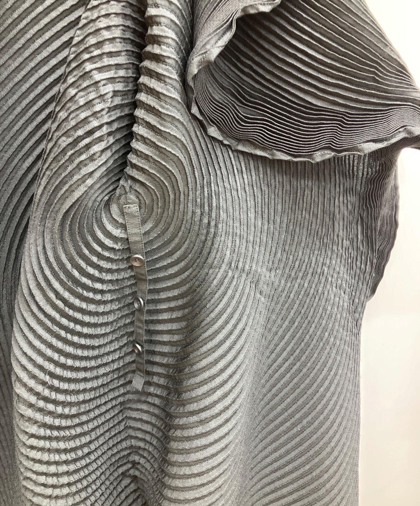 [Pre-owned] ISSEY MIYAKE Pleated Design Steam Stretch Coat IM44FA506