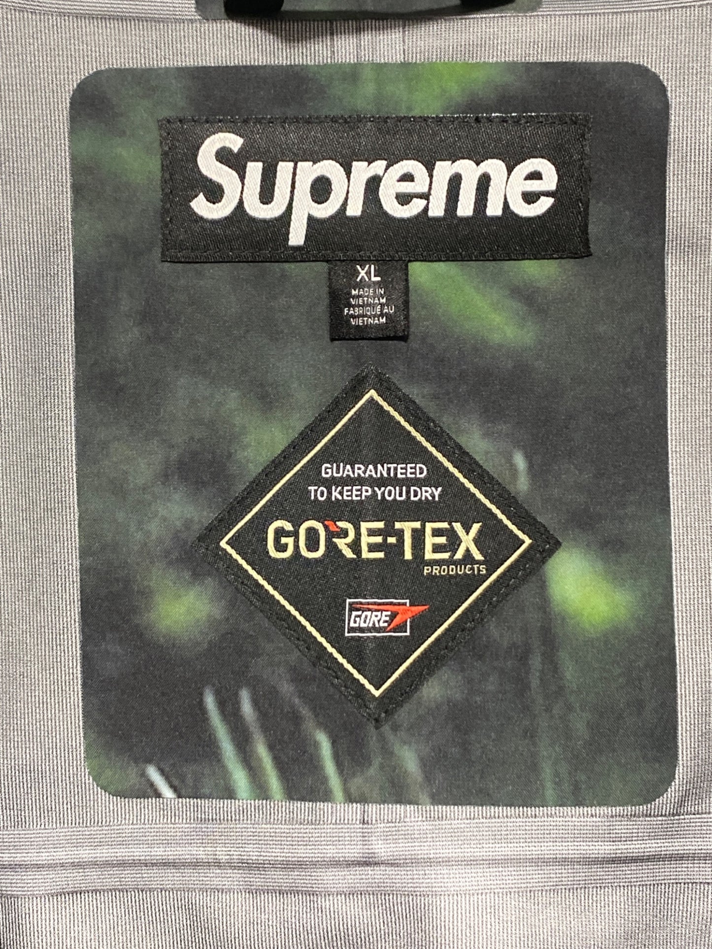 [Pre-owned] SUPREME GORE-TEX Taped Seam Shell Jacket Kermit