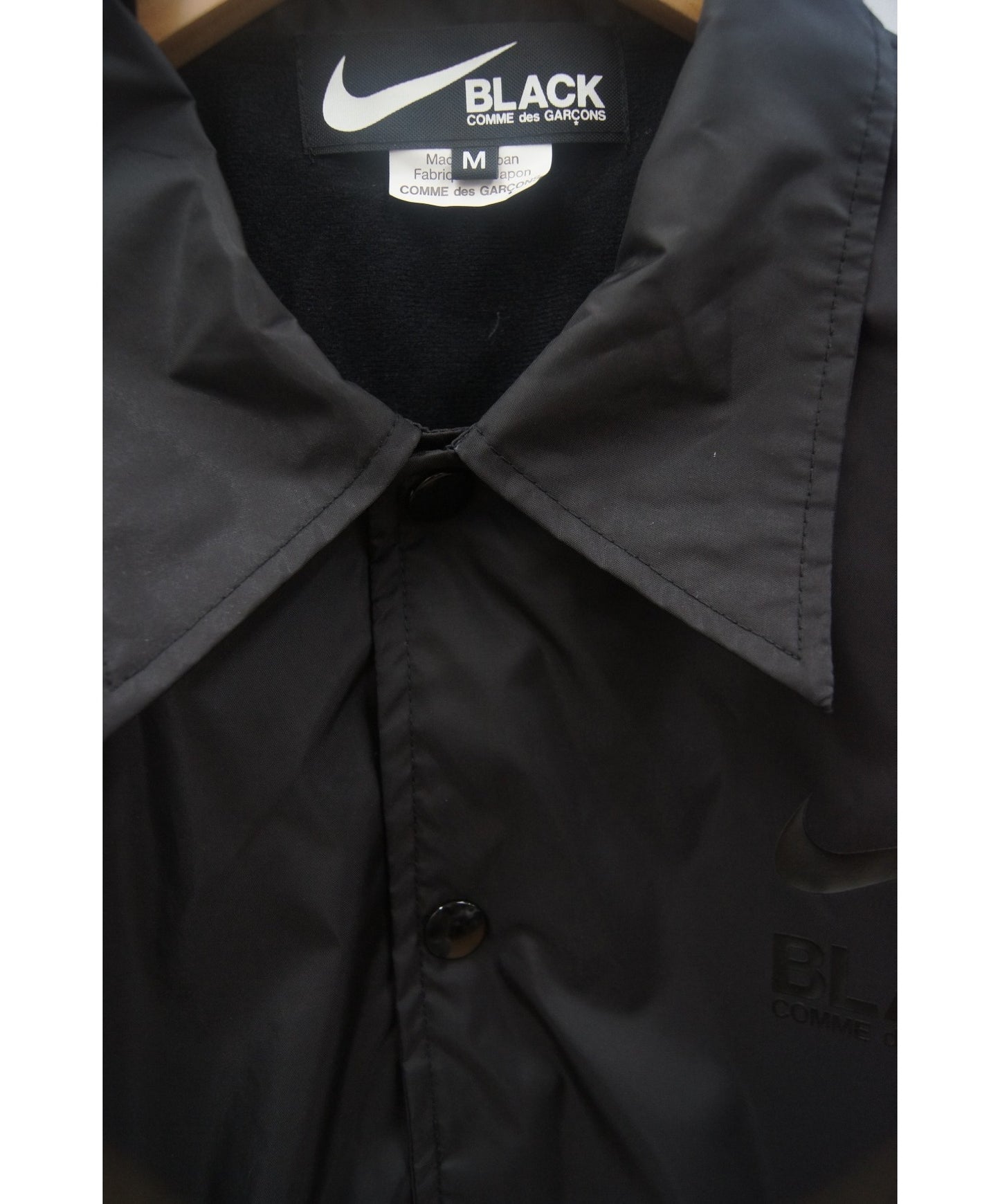 Black Comme des Garcons × Nike 코치 재킷 1E-J101