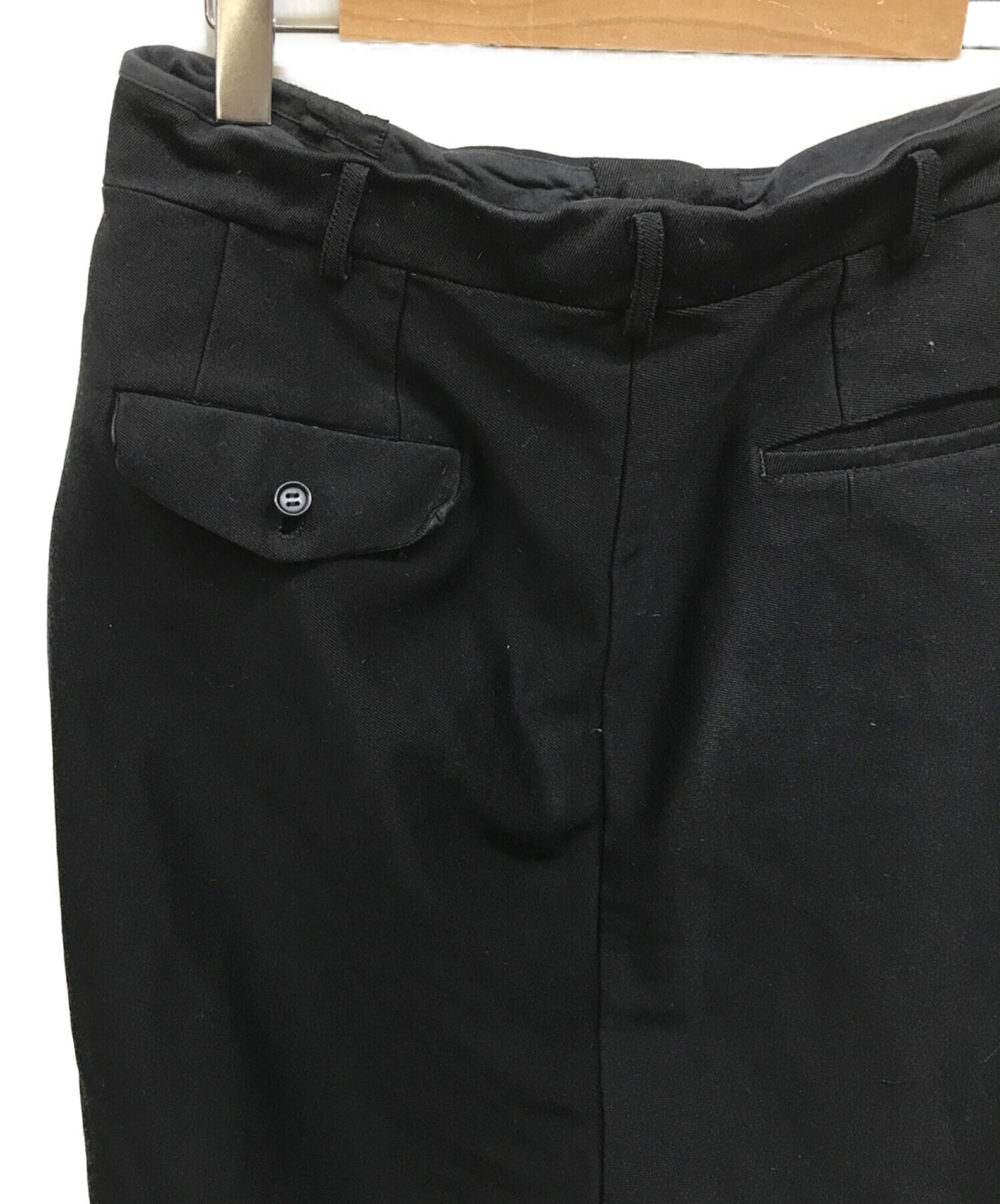 COMME DES GARCONS HOMME 제품 중심의 SAROUEL TAPERED TUCK PANTS HD-P019