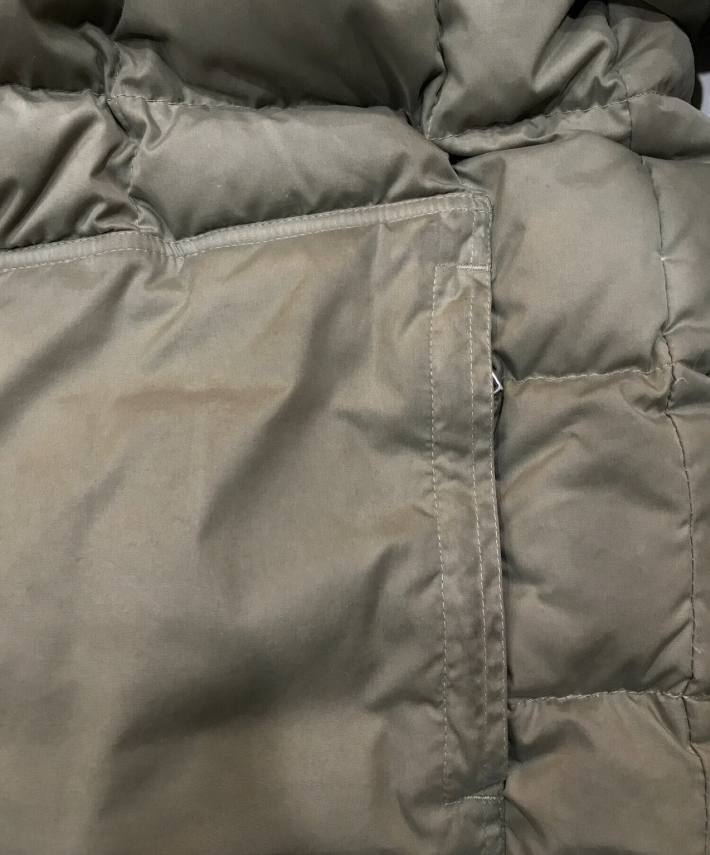 오래된 Stussy 90의 퀼트 다운 재킷