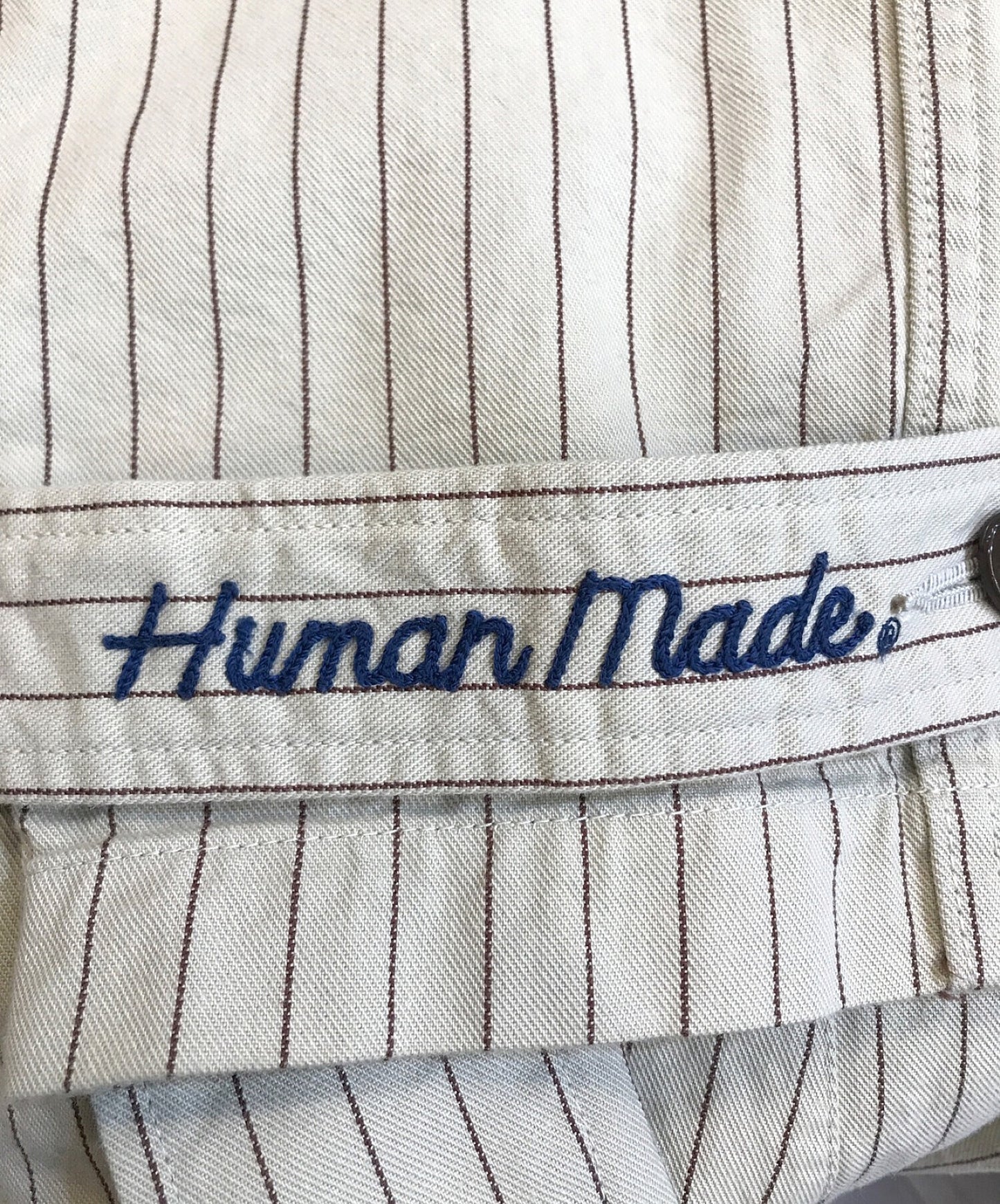 ปลอกหุ้มลายฉลุของ Human Made Store