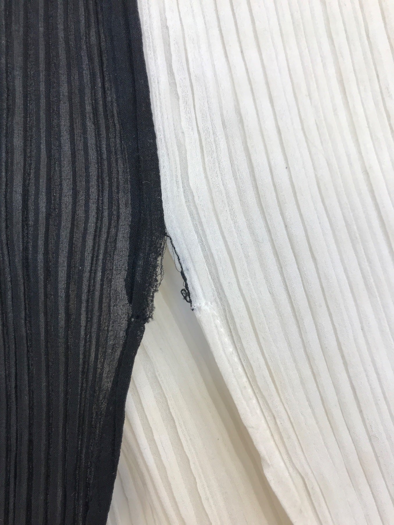 [Pre-owned] ISSEY MIYAKE Pleated nylon-cut shirt IM61-FJ804