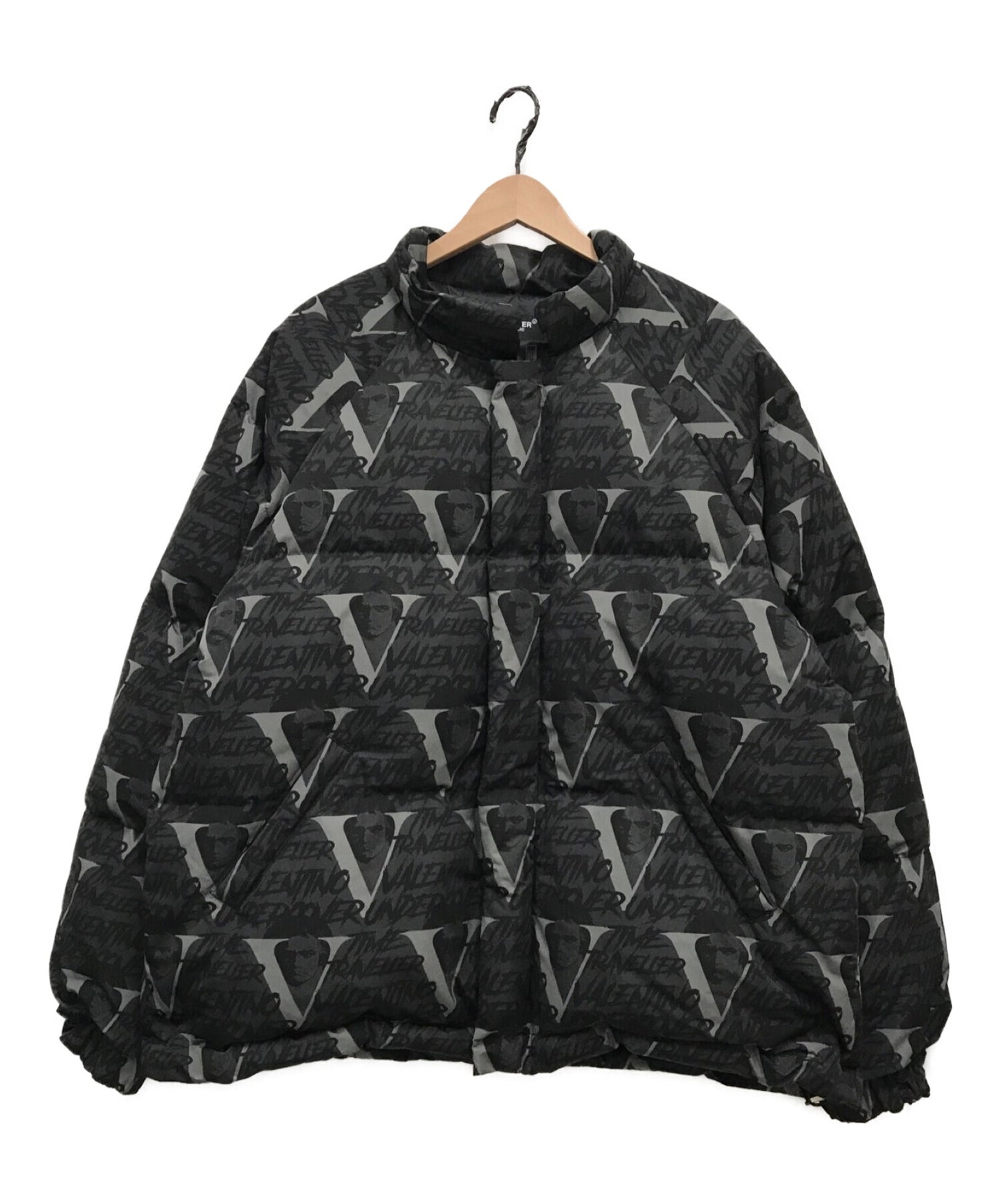 Undercover Valentino Edition 다운 로고 패턴 재킷 UCX4202-2