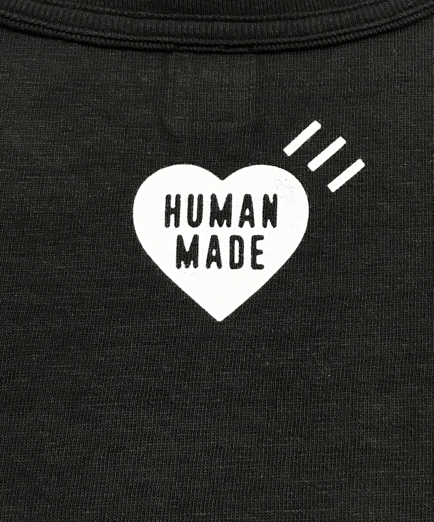 人制造的心脏徽标T恤