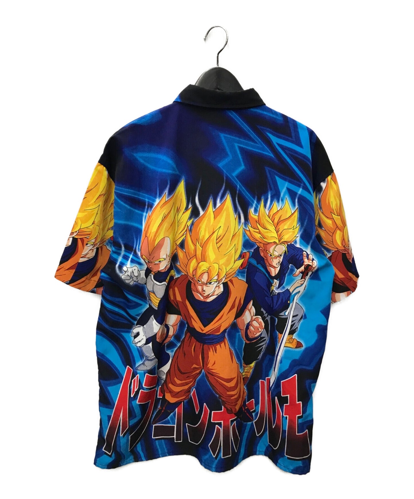 ใช้เสื้อเชิ้ตเสื้อเชิ้ตเสื้อเชิ้ต Dragon Ball Z อย่างเป็นทางการ