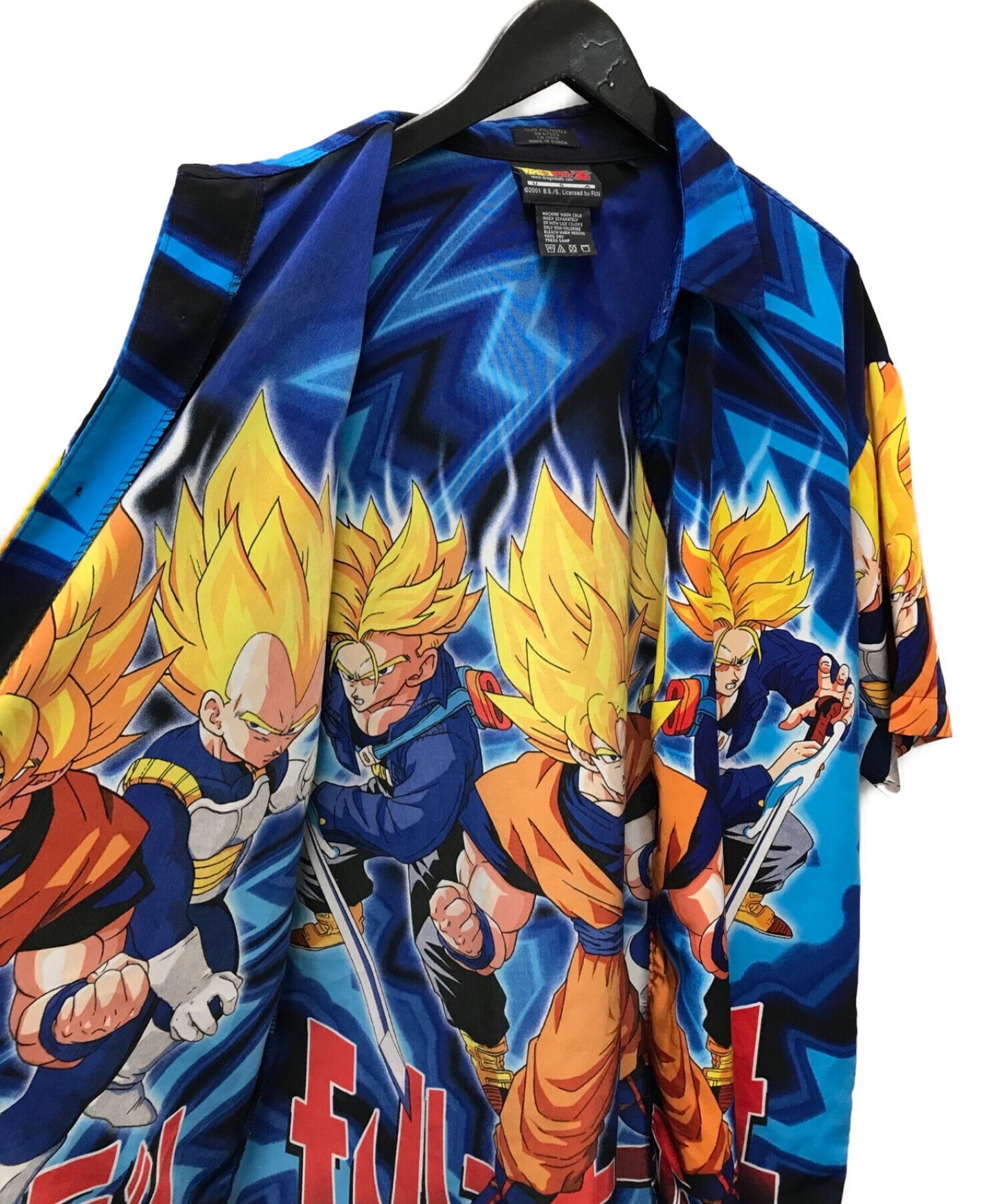 ใช้เสื้อเชิ้ตเสื้อเชิ้ตเสื้อเชิ้ต Dragon Ball Z อย่างเป็นทางการ