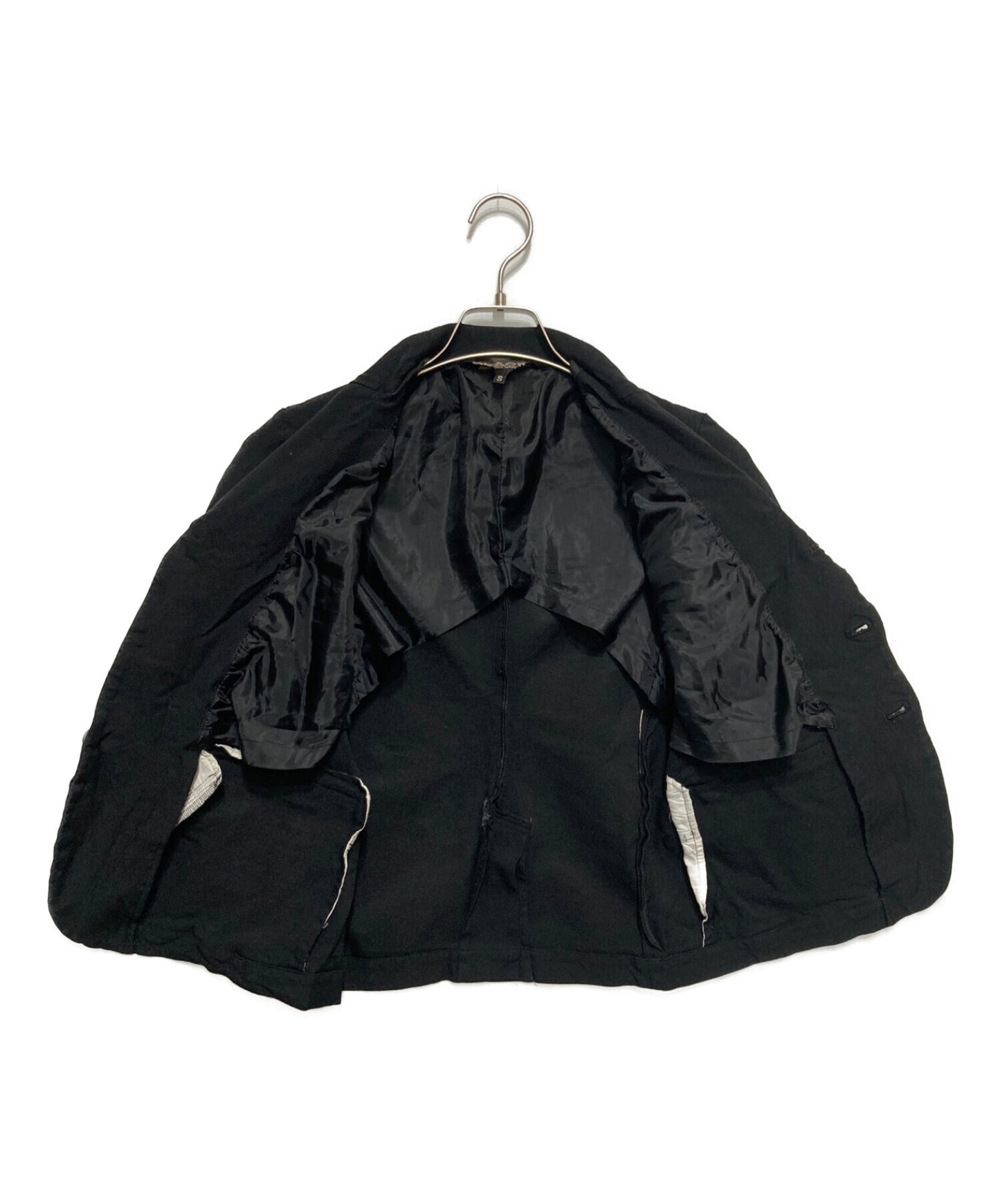 Black Comme Des Garcons가 3B 재킷을 줄였습니다