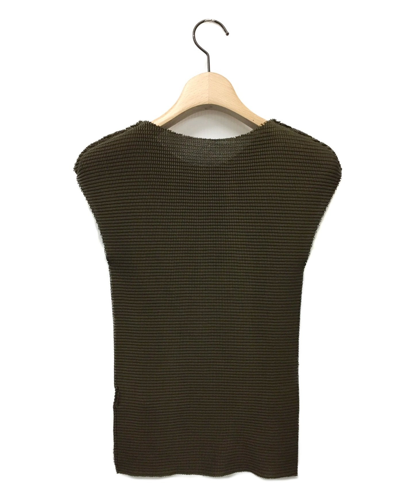 Me Issey Miyake Sleeveless Pleated Cutsaw 1904102395-03