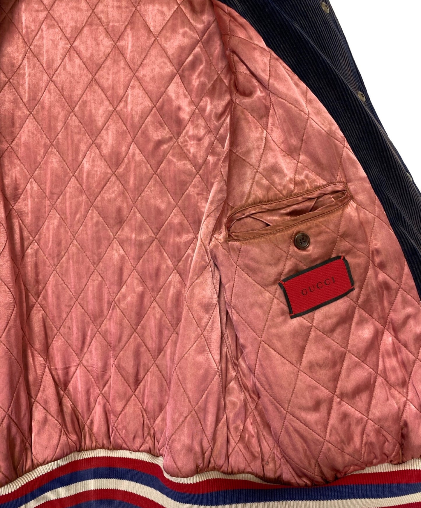 Gucci Gucci DSM特殊洗滌的天鵝絨鈕扣炸彈夾克（Gucci Dover Street市場特殊洗滌天鵝絨上的鈕扣炸彈夾克）475032-XR563